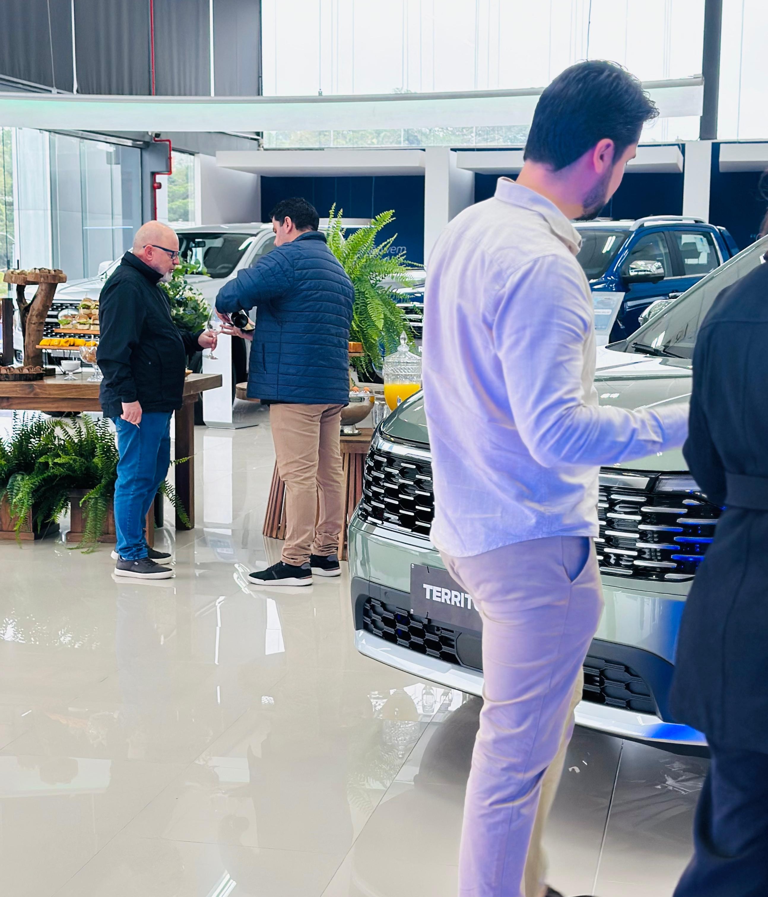 Equipe Ford Autoplus Blumenau com a Maverick Tremor